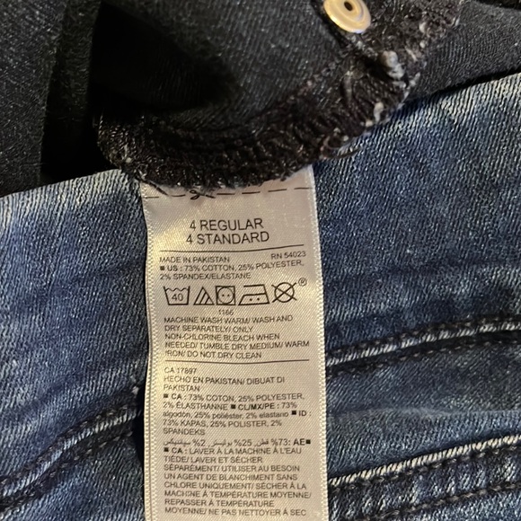 Old Navy Rockstar mid Rise size 4 - Picture 2 of 3